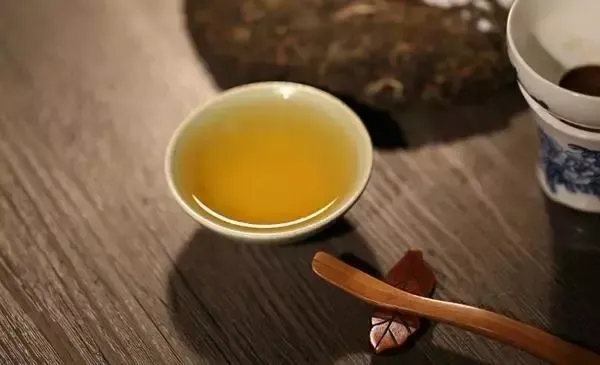 當(dāng)年的普洱生茶怎樣沖泡最好喝？