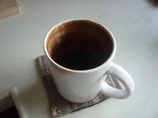 茶垢清潔有妙招，一分鐘讓茶杯光亮如新！
