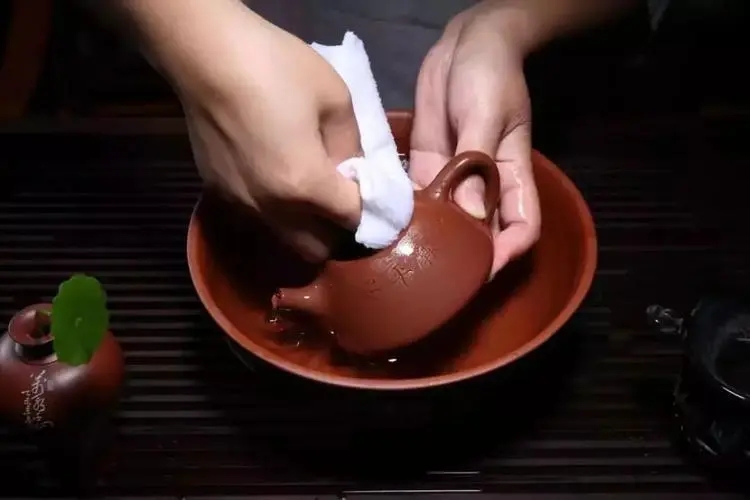 紫砂壺上的茶垢，該不該清理？