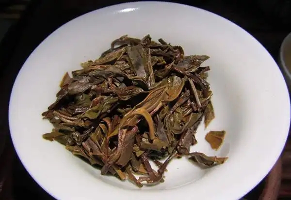 為什么普洱茶的葉底會出現(xiàn)紅梗？